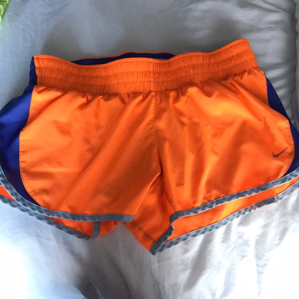 nike woman’s shorts : activewear size medium